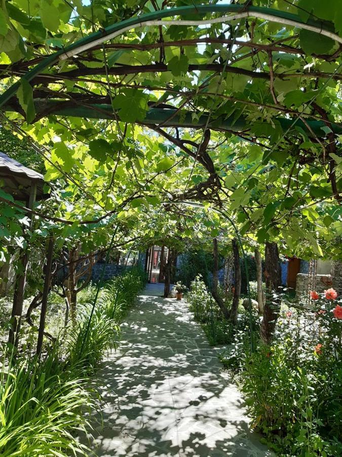 Hotel Mthnadzor Goris Exterior foto